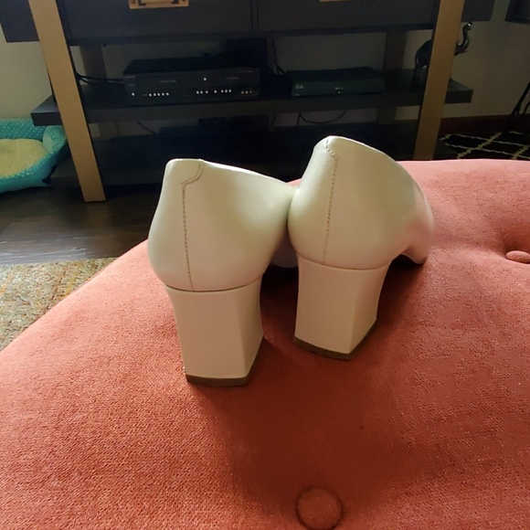 Pumps - Picture 3 of 4